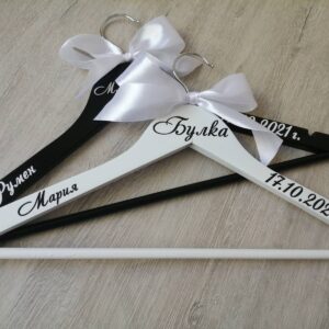 Дървени закачалки